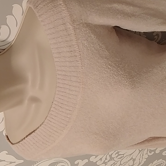 Suzy Sheir, Super-Soft, Cashmere Like Sweater - Picture 2 of 4